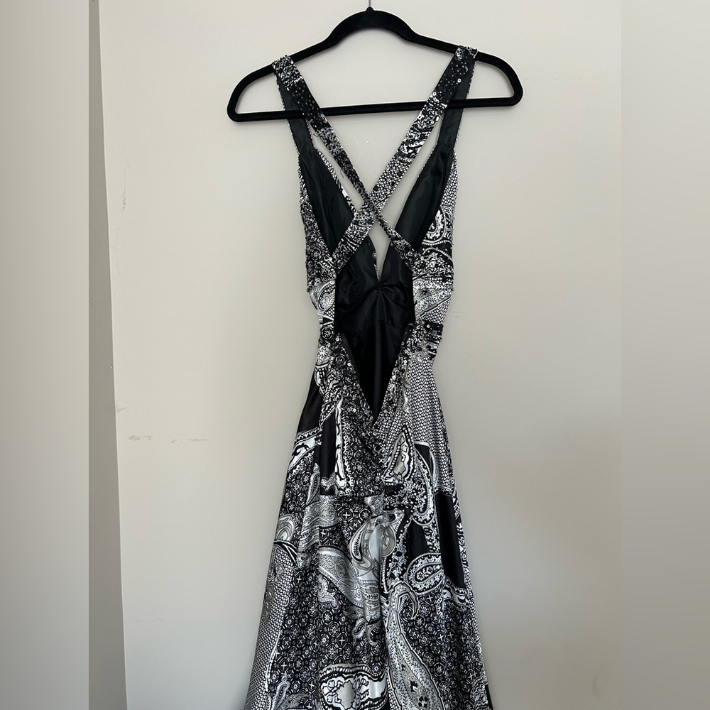 Dave & Johnny Black and White Paisley Maxi Dress with Crisscross Straps size 5/6 - Picture 3 of 16